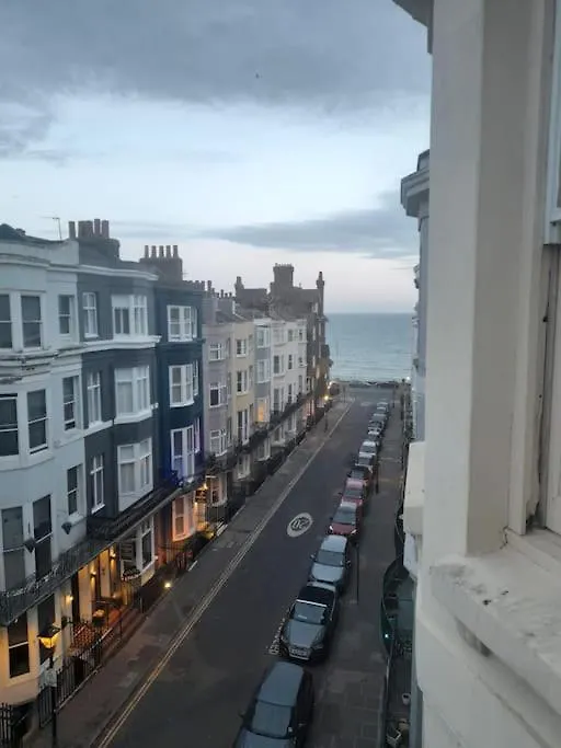 Cosy Studio Flat Moments From The Beach, Kemptown Brighton 0*,  Reino Unido