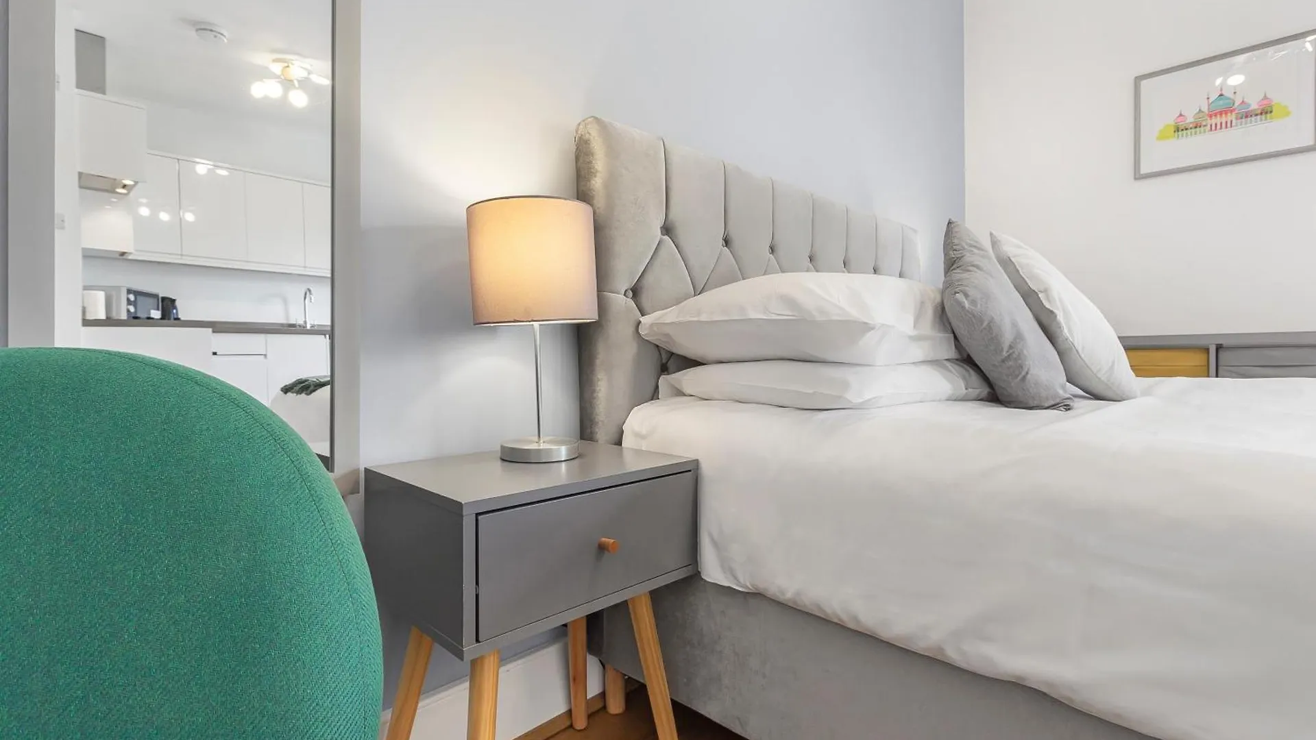 Cosy Studio Flat Moments From The Beach, Kemptown Brighton 0*,  Reino Unido